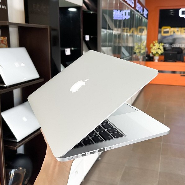 [ Đẳng Cấp ] Macbook Retina Pro ME865 2013 , Core i5 5th/ Ram 8Gb/ SSD 256Gb/ Màn retina 2k cực đẹp, sạc 57 lần .