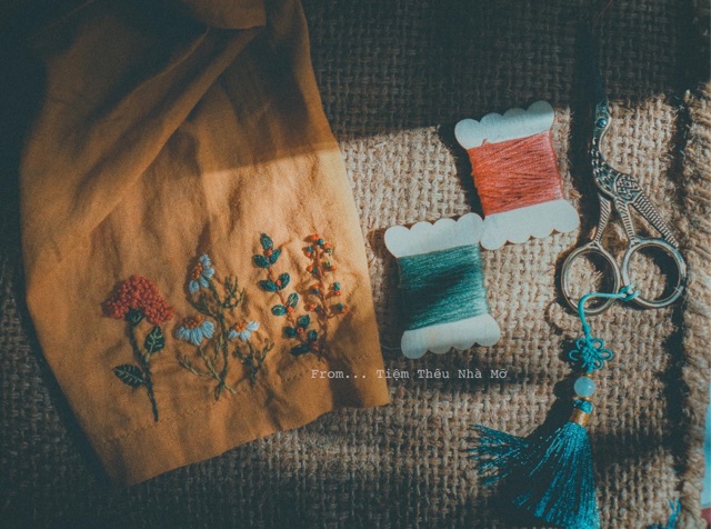 Kéo cắt chỉ thêu vintage xinh xắn và tua rua cột kéo