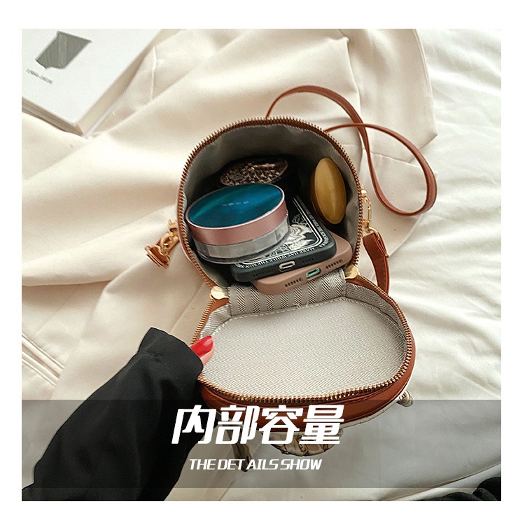 Túi Xách Đính Đá Phối Dây Xích Phong Cách Thời Trang Phương Tây