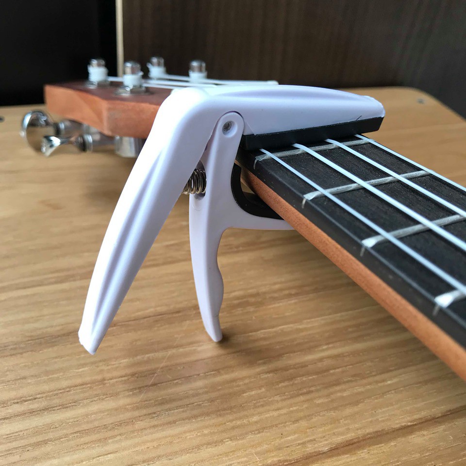 Capo đàn ukulele thông dụng - Tặng 1 pick gãy khi đặt hàng - Nhiều màu cho bạn lựa chọn