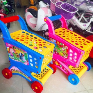 Xe đẩy siêu thị size to(kèm 1 bộ đồ chơi bên trong xe)