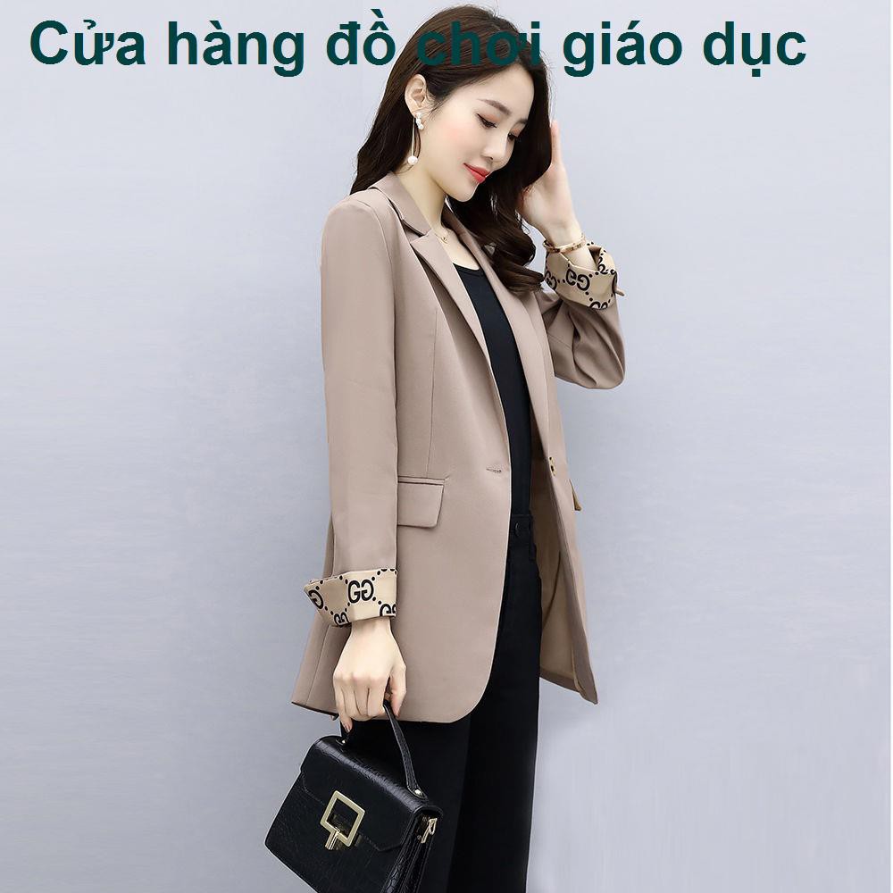 Bộ vest nữ mùa xuân và thu 2021 Phụ phong cách mới phương tây ngắn chiên đường phố tự trồng trọt phù hợp với áo k