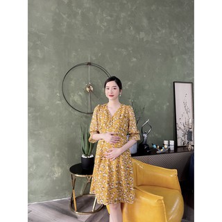 V941 Đầm thiết kế hoa nhí vàng cổ V