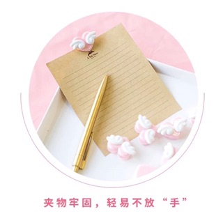 Kẹp giấy hình trái tim màu hồng