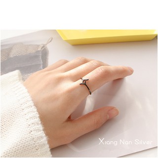 Nhẫn đen đơn giản xinh xắn