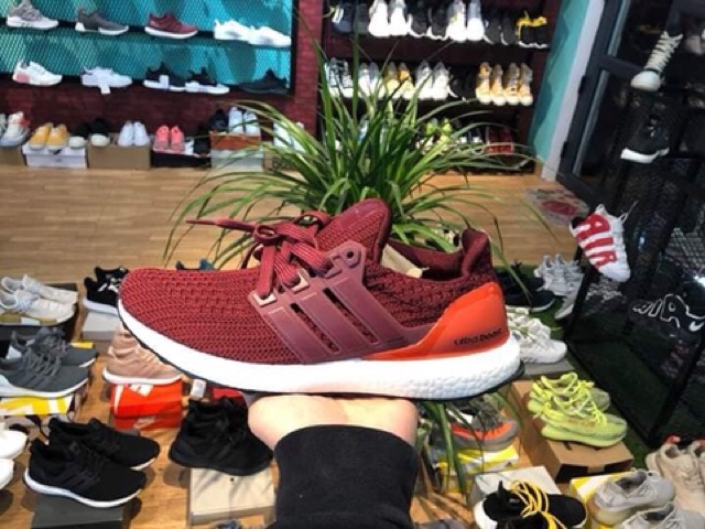 Giày Ultra Boost xám