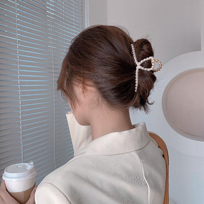 Set 2 kẹp tóc càng cua bằng kim loại đính ngọc trai phong cách Hàn Quốc xinh xắn dành cho nữ