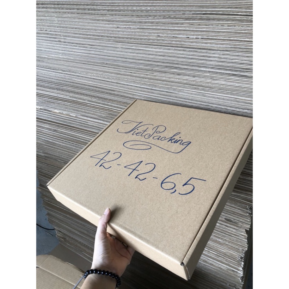 42x42x6,5 - 10 hộp carton nắp gài hông thời trang siêu tiện lợi S207