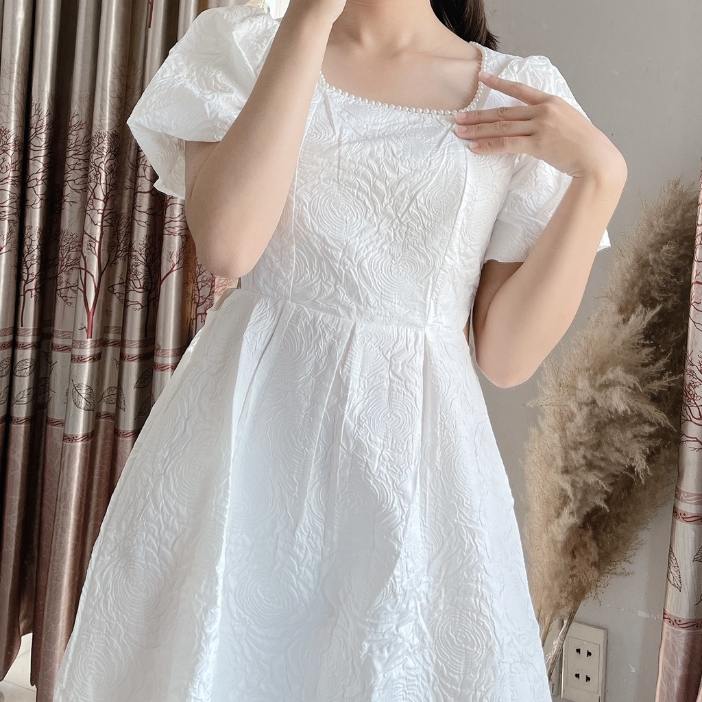 Đầm Váy Xốp Vân Hoa Tay Phồng Cổ Vuông Viền Ngọc Trai Tà Váy Xòe Dài Đến Đầu Gối Trẻ Trung | Smide Clothing