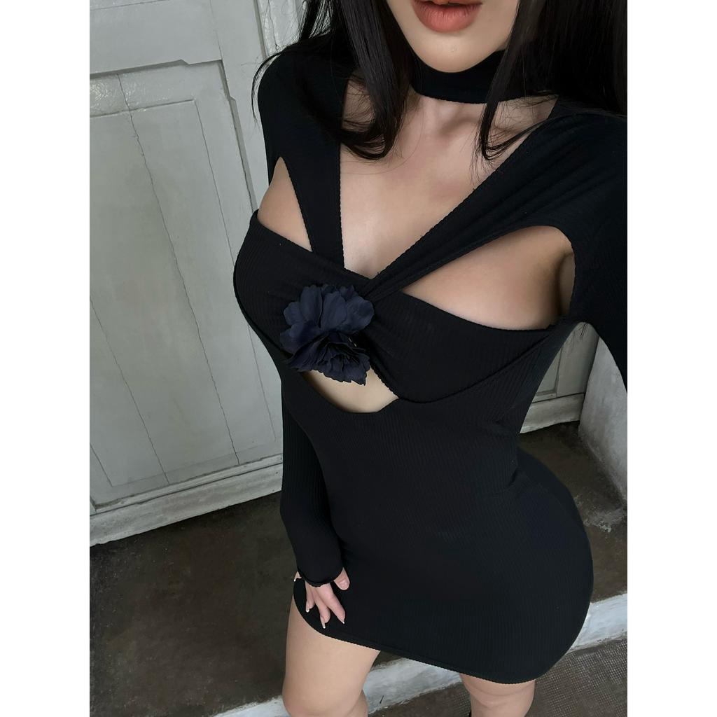 Váy Body Tay Dài Cut Out Hoa Ngực Dây Choker Vanadis Dress LSEOUL V23041523
