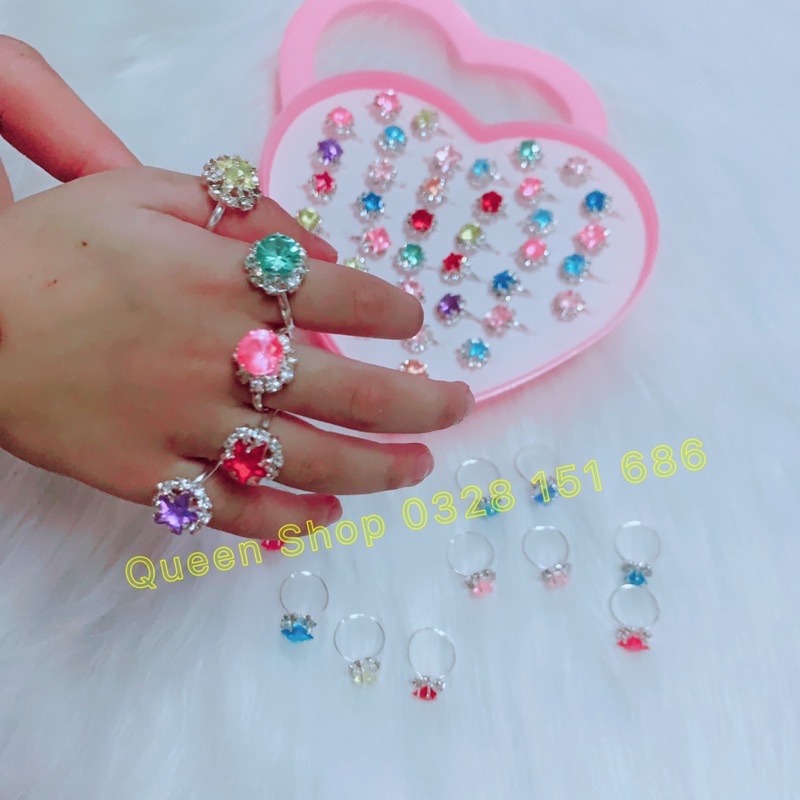 1 chiếc nhẫn hợp kim gắn đá kim cương nhân tạo lấp lánh