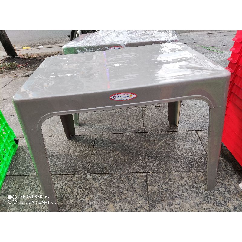 Bàn nhựa xám cao cấp mẫu mới nhất