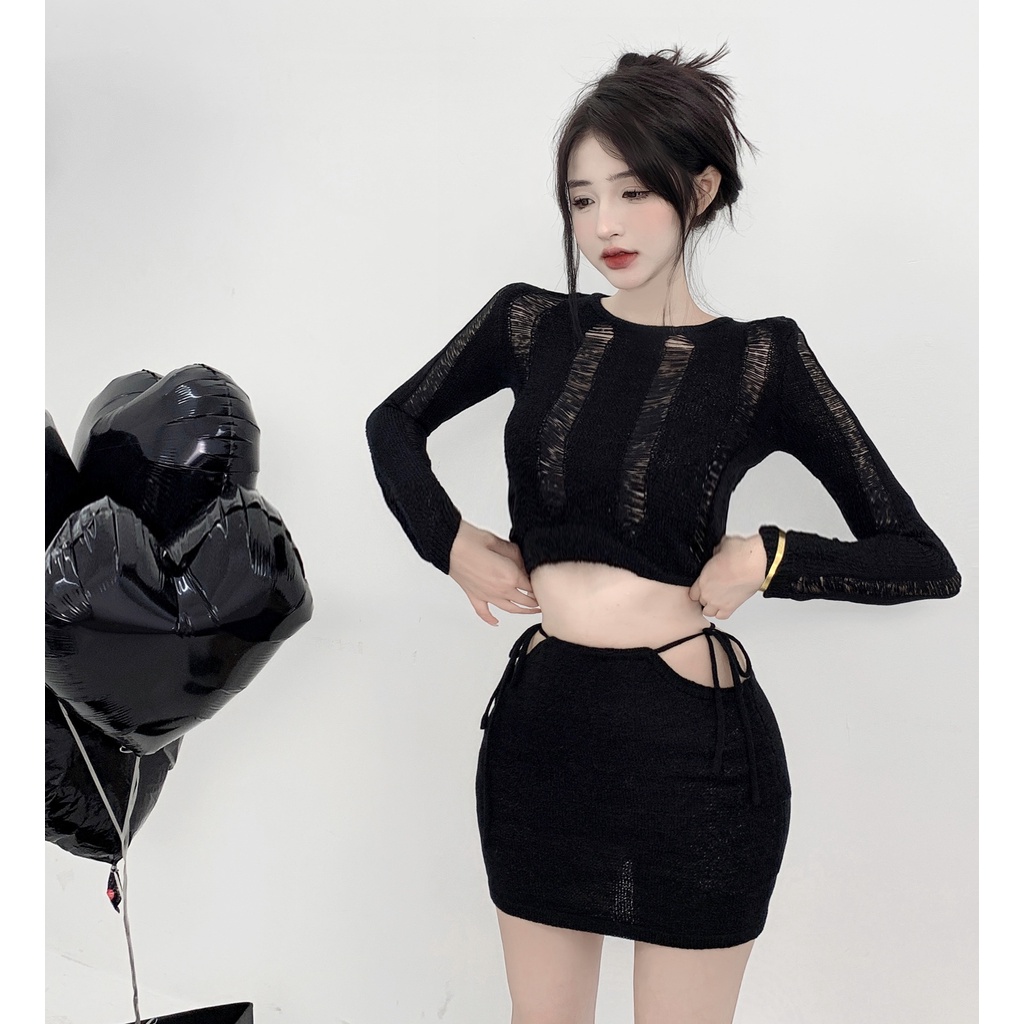 QKOOLE  Áo Croptop Màu Đen Hở Eo Phong Cách Hàn Quốc Thời Trang Cho Nữ