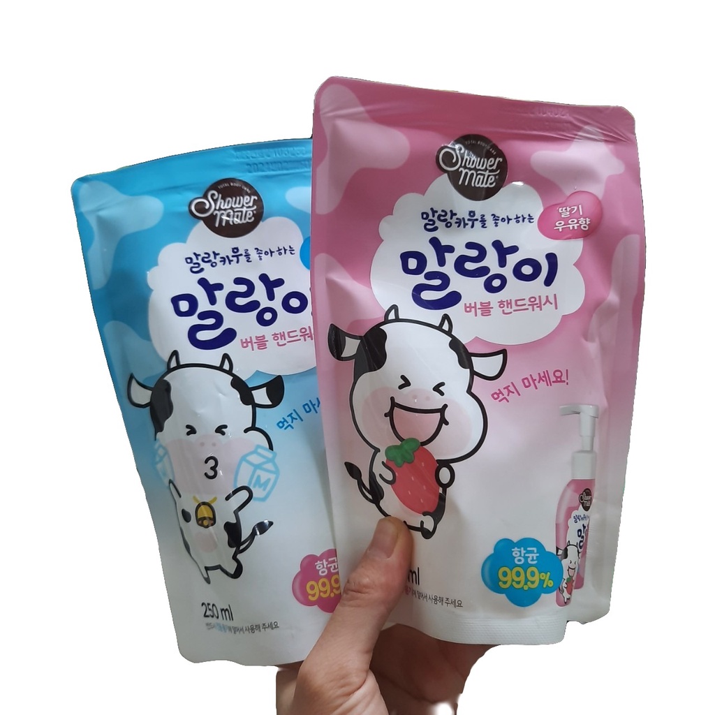 Bọt rửa tay diệt khuẩn Showermate hương dâu và sữa tươi Hàn Quốc 250ml
