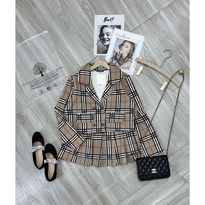 Set áo vest kèm chân váy xếp li kẻ BBR | BigBuy360 - bigbuy360.vn