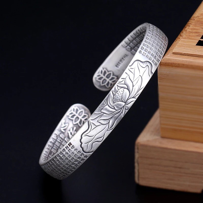 Vòng Tay Khắc Đại Bi Hoa Sen Cát Tường bên trong khắc Bát Nhã Tâm Kinh