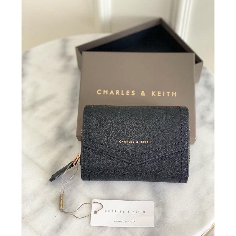 Ví Đựng Thẻ Dáng Bao Thư Hiệu Charles And Keith C961 Giá Đỡ