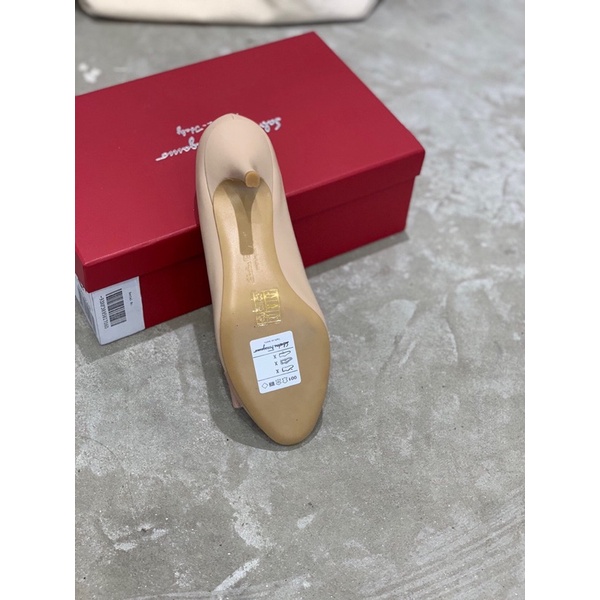 Giày cao gót 7cm da thật cao cấp thương hiệu Salvatore Ferragamo Vara da mềm đi êm chân