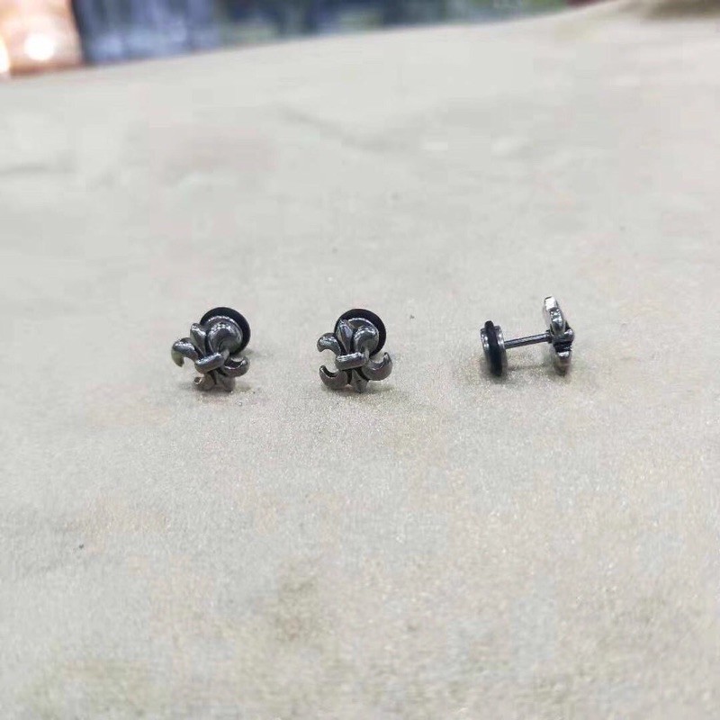 Khuyên tai hình thập giá chorme heart cực chất