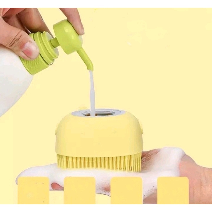 Bàn Chải Tắm Cho Chó Mèo Bằng Silicon Mềm Mại Có Chỗ Đựng Sữa Tắm Tạo Bọt Tiện Dụng