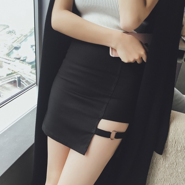 Chân váy A-line cạp cao