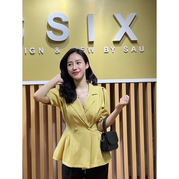 Áo blazer nữ cúc bọc chiết li eo cộc tay