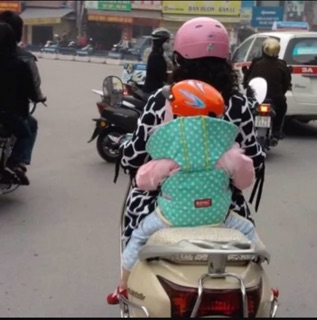 Đai xe máy có đỡ cổ