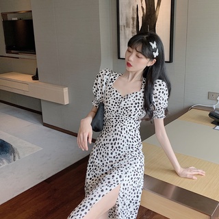 Đầm chấm bi cổ vuông xẻ tà cực quyến rũ