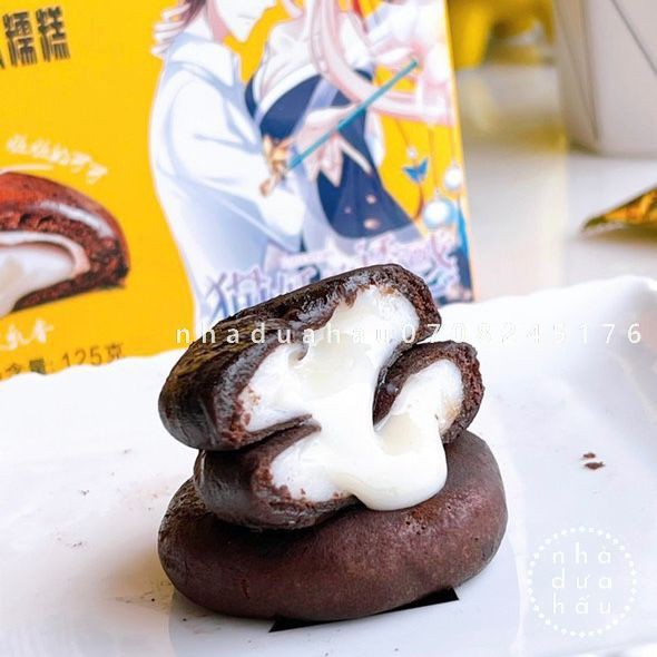 Một hộp bánh sô cô la/ Bánh softcake chocolate nhân kem yogurt chảy/ trứng muối chảy Hongkong hình cặp đôi cute hộp 125g