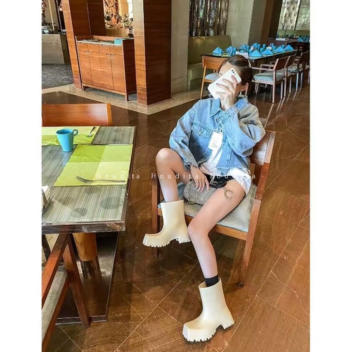 Giày cao cổ boot nữ cao su nguyên khối trơn gót 5 phân - HOUDITA - SBMV-006