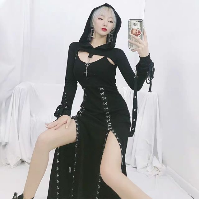 Set đầm đen ulzzang dài 2 dây xẻ tà móc thánh giá kim loại + áo croptop chùm đầu cá tính độc chất lạ