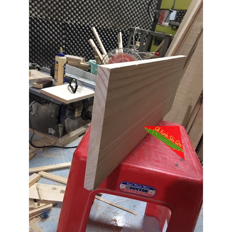 Tấm gỗ thông mặt lớn 24cm, dài 50cm, dày 2cm được bào láng 4 mặt đẹp thích hợp làm kệ, decorde, ốp tường