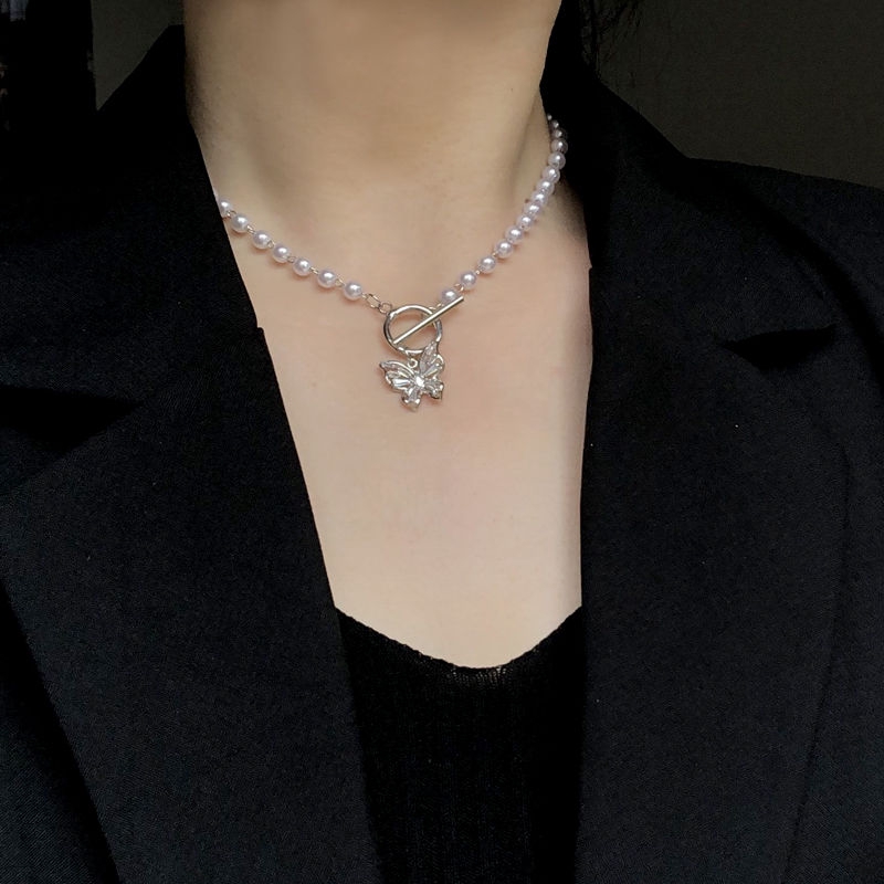 Dây Chuyền Mặt Hình Bướm Đính Ngọc Trai Phong Cách Vintage