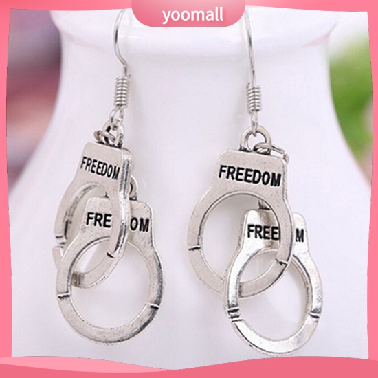 Bông tai hình còng tay mạ bạc độc đáo