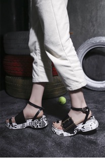 🍢Sandal độc lạ/ order QC