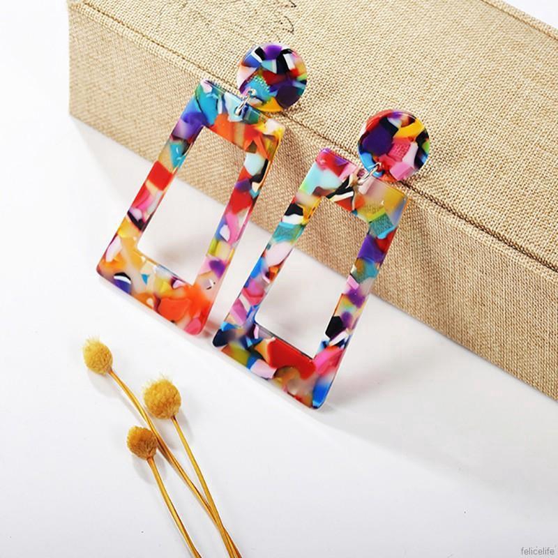 Hoa tai dáng vuông thiết kế đơn giản cho nữ