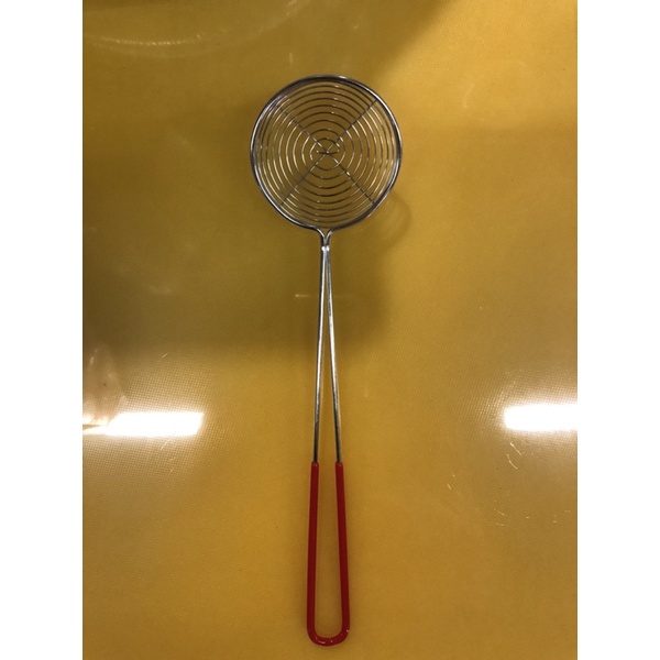 Chao  nhỏ  D10 cm vớt đồ  ăn  hàng  inox tiện dụng  bằng  inox  tay cầm  có  bọc  bởi cao su  trống 