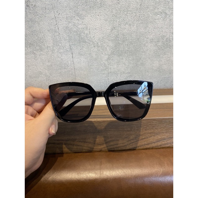 M80. Kính Shein sang sịn mịn ạ, Có Mail mua hàng tại web của hãng.