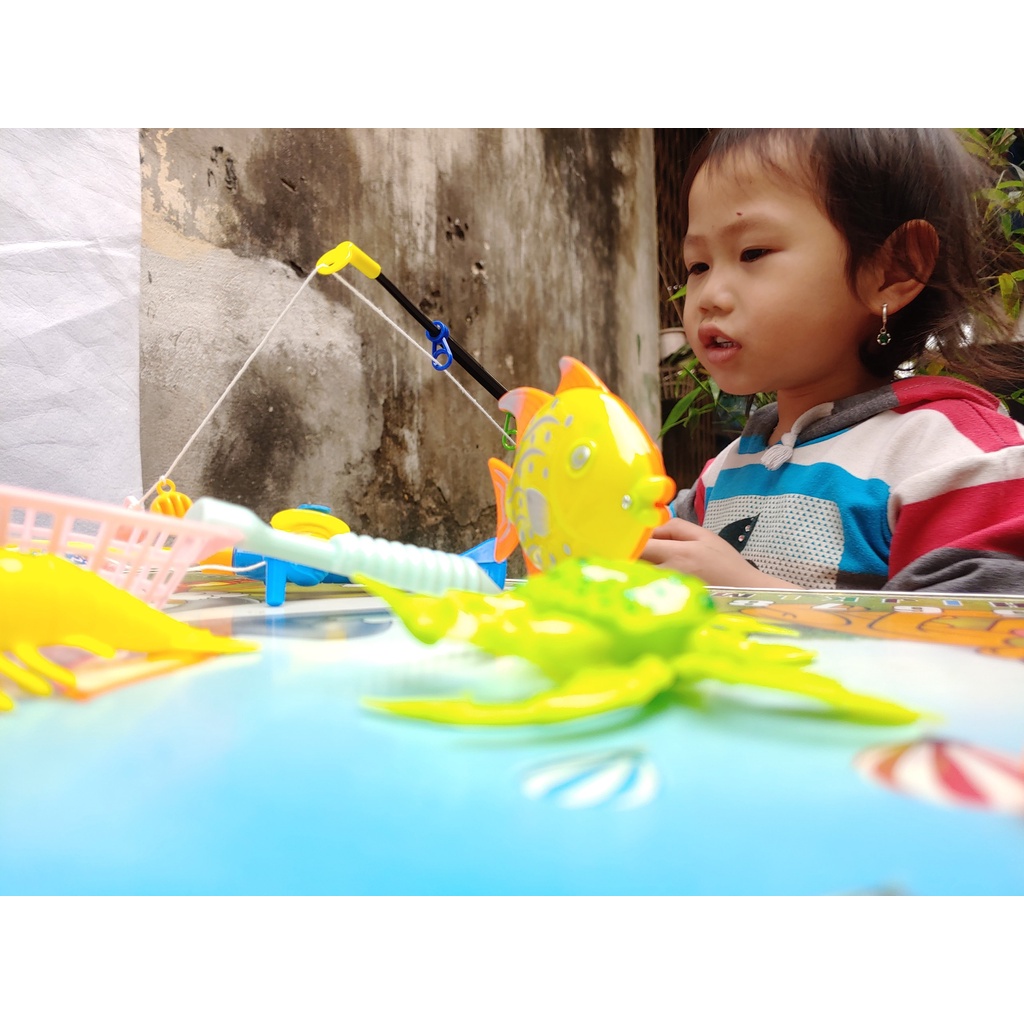 Đồ chơi Câu cá nam châm cho bé trong nước và trên cạn Cần câu + Cá