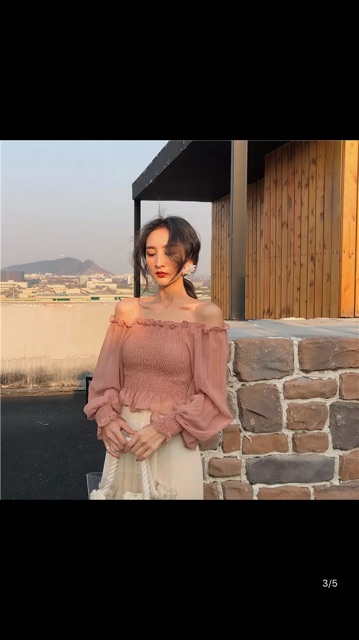 Croptop trễ vai nhún ngực