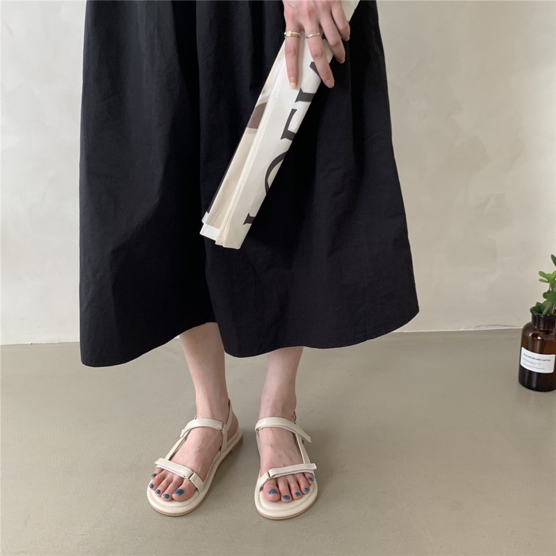 Giày sandals đế bệt quai ngang