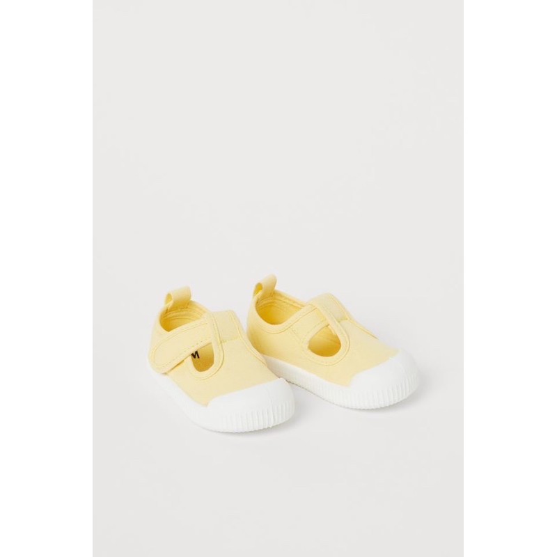 Giày Sandals tập đi HM cho bé, chất liệu cotton hàng chính hãng new 100% (màu vàng, size UK6)