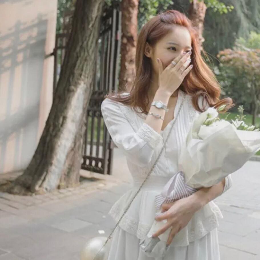 Đầm Nữ Trắng Chít Eo Tầng