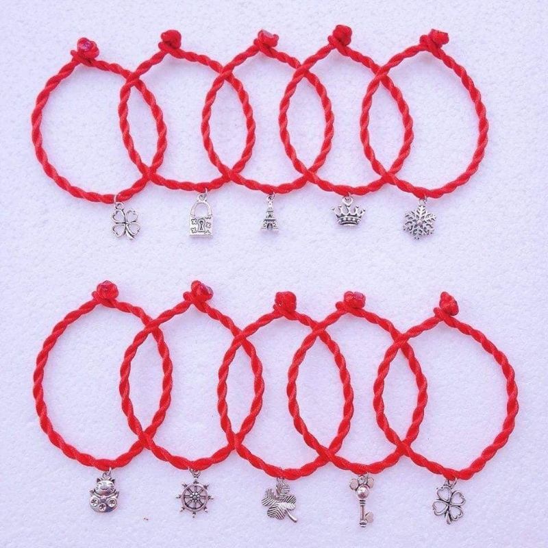 Vòng tay chỉ đỏ