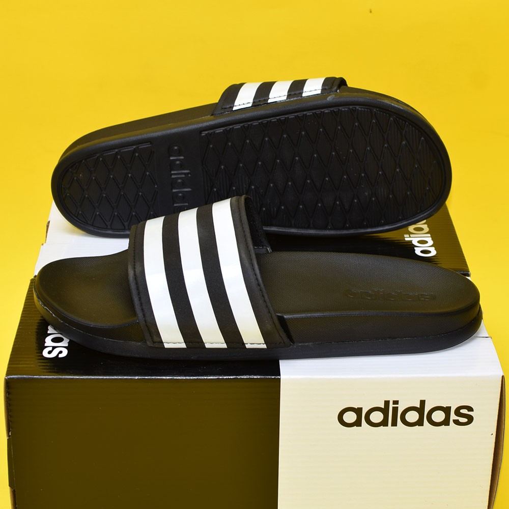 Dép Adidas màu đen đế đen quai đen 3 sọc trắng