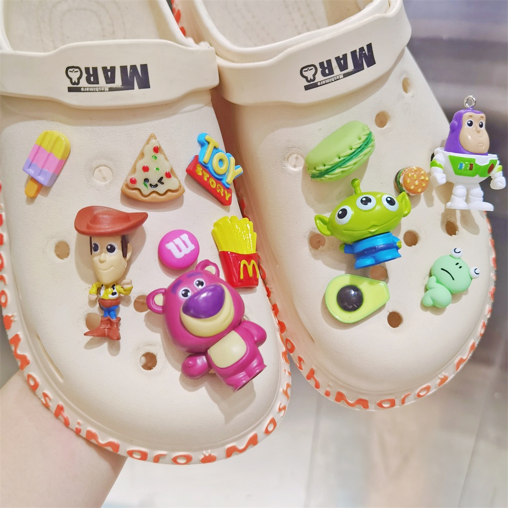 Giày Crocs Họa Tiết Hoạt Hình Buzz Lightyear Jibits Macaron Donut Jibbits Dâu Tây Trang Trí Giày Crocs Jibbitz Cho Nữ