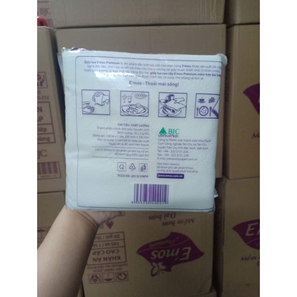 Thùng 30 gói khăn giấy vuông, giấy rút Emos  gói 100 tờ .
