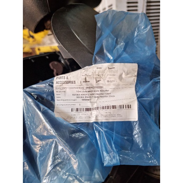 Ốp yếm trước bên phải liberty 125 3Vie S chính hãng