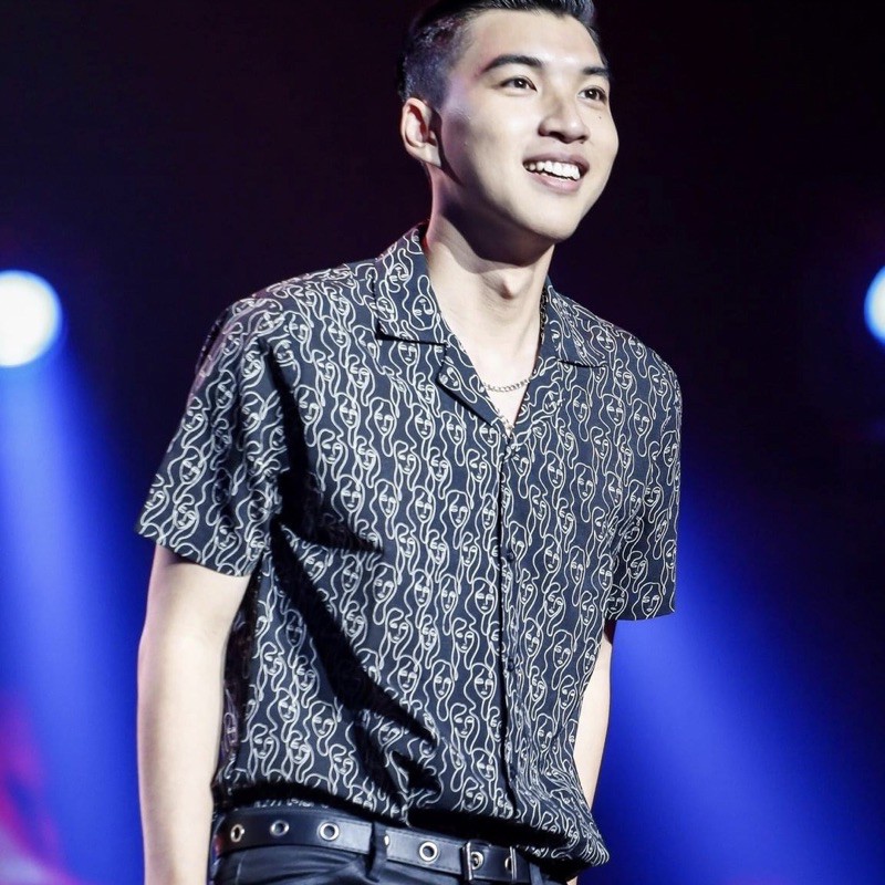 Áo Sơ Mi Hoạ Tiết Hoa Tay Ngắn Cổ Vest Thời Trang Unisex Vải Lụa Chéo | BigBuy360 - bigbuy360.vn