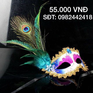 Mặt nạ nửa mặt có lông vũ và hoa